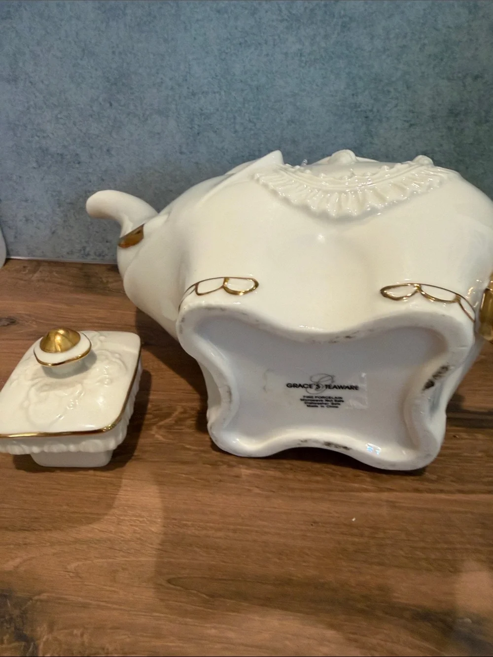 Grace's Teaware White Elephant Teapot with Gold Trim